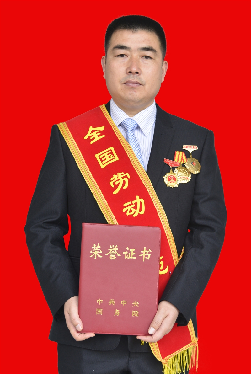 从炼钢一线走出的天下劳模——薛小永