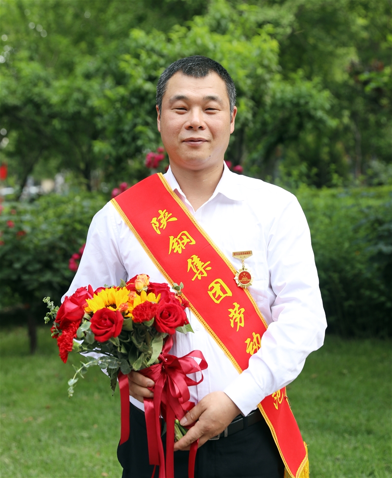 焊花残暴 照亮无悔钢铁之路